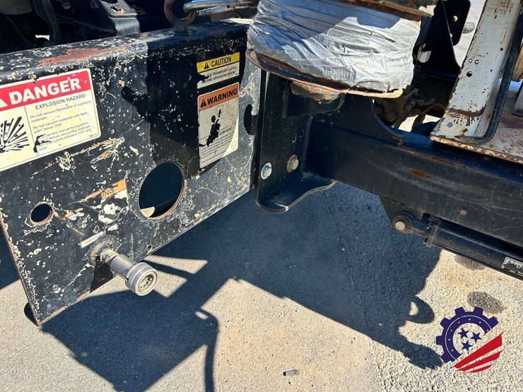 2019-freightliner-114sd-image-116