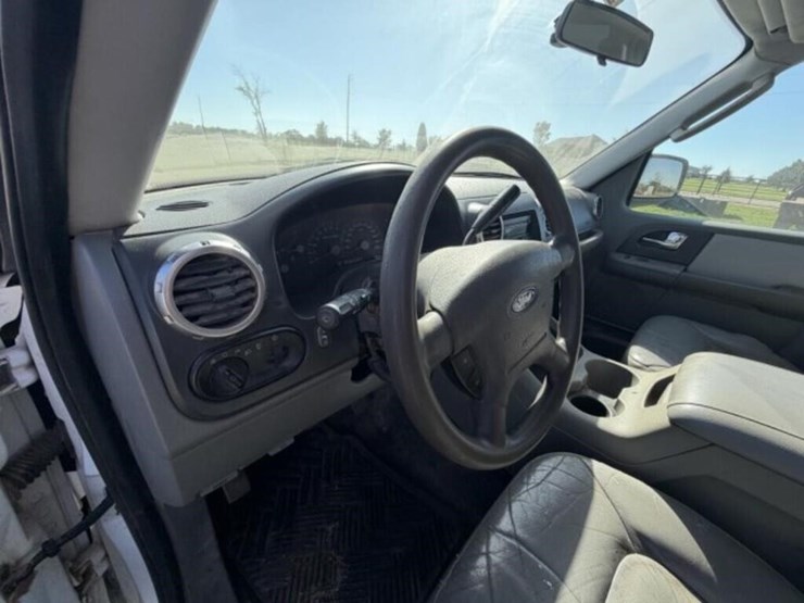 2004-ford-expedition-xlt-image-16