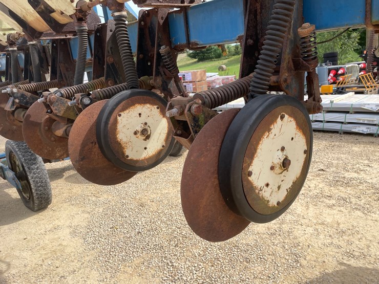 #1275-•-kinze-12'-corn-planter-image-20