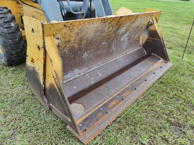 2015-deere-410l-image-17
