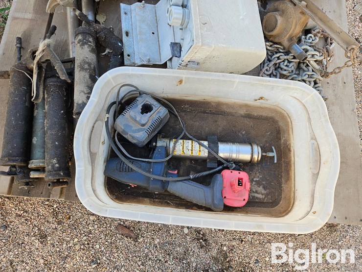 electric-grease-gun,-hydraulic-cylinder-and-other-items-image-15