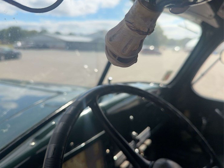 exceptional-international-kb-7-truck-with-fifth-wheel-hitch-image-92