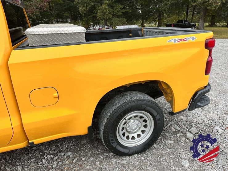 2019-chevrolet-silverado-4wd-pickup-truck-image-18