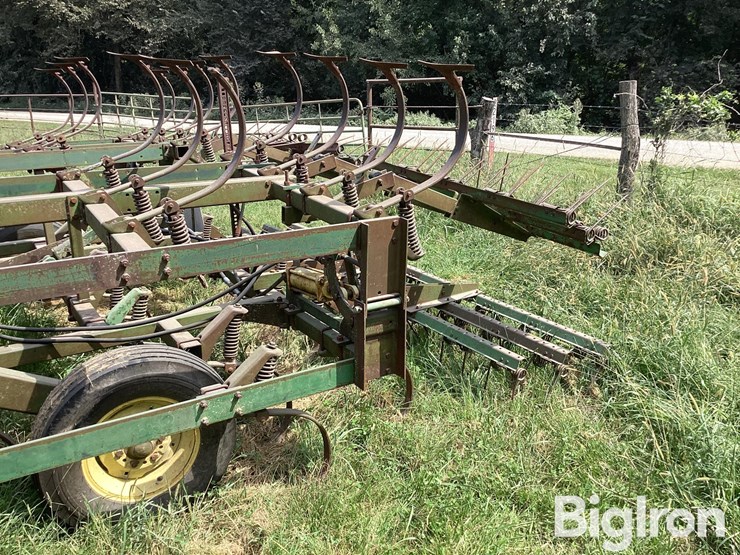 john-deere-1010-image-17
