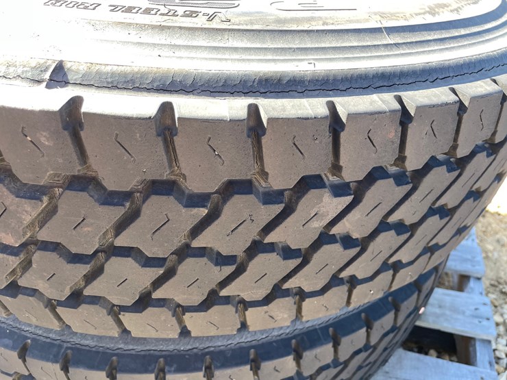 #3021-•-(4)-295/75r22.5-semi-drive-tires-and-rims-image-16
