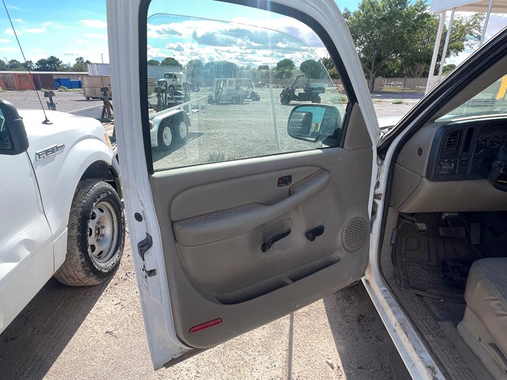 2002-chevrolet-silverado-2500-image-28