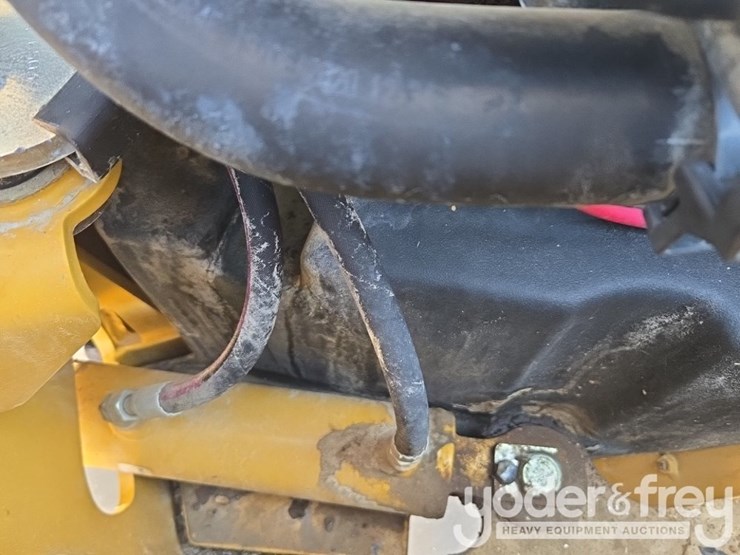 2021-caterpillar-cb34b-image-42