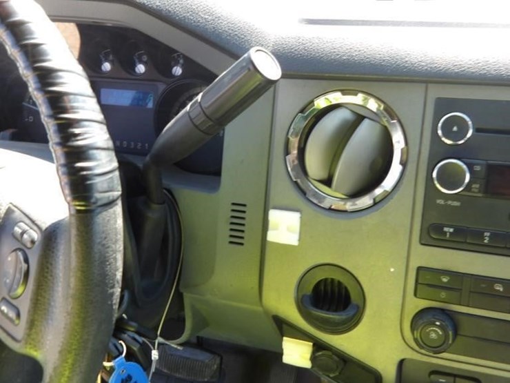 2011-ford-f550-image-27