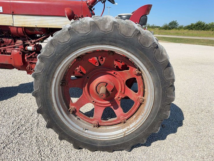 farmall-560-image-32
