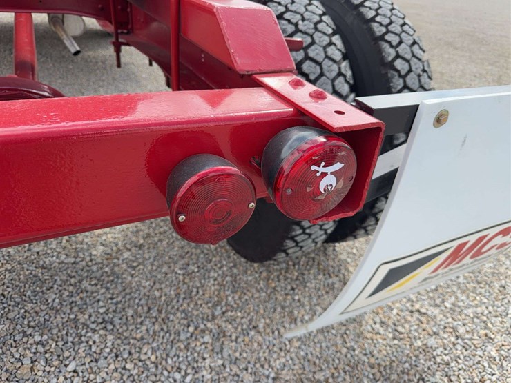 exceptional-international-kb-7-truck-with-fifth-wheel-hitch-image-36