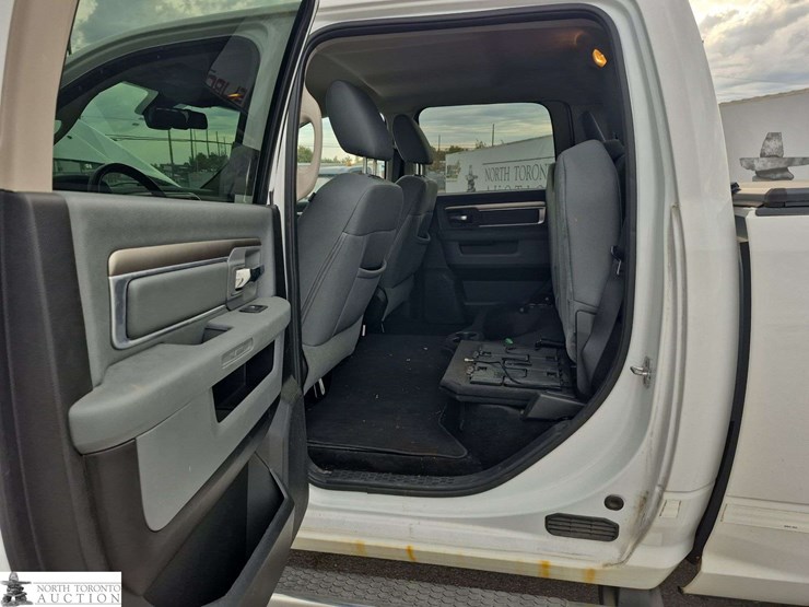 2014-dodge-1500-image-14