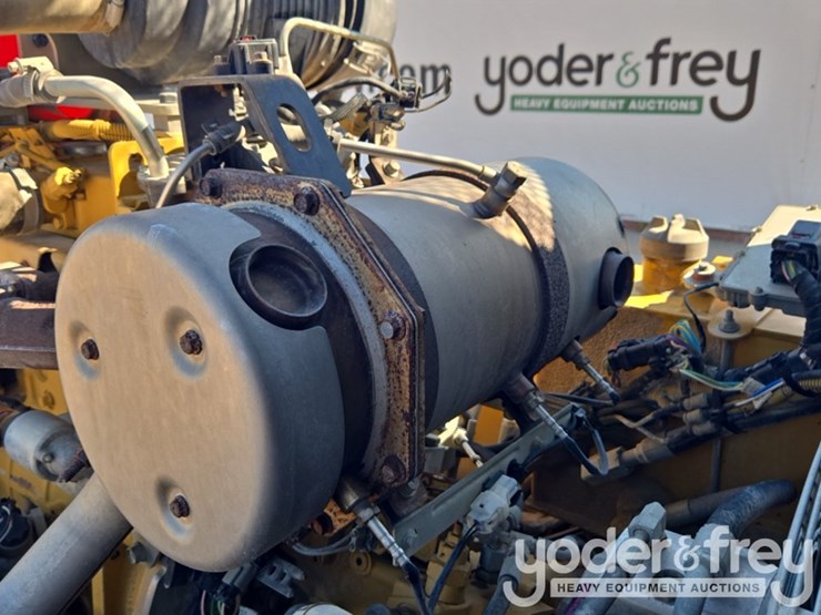 2018-caterpillar-cb34b-image-30