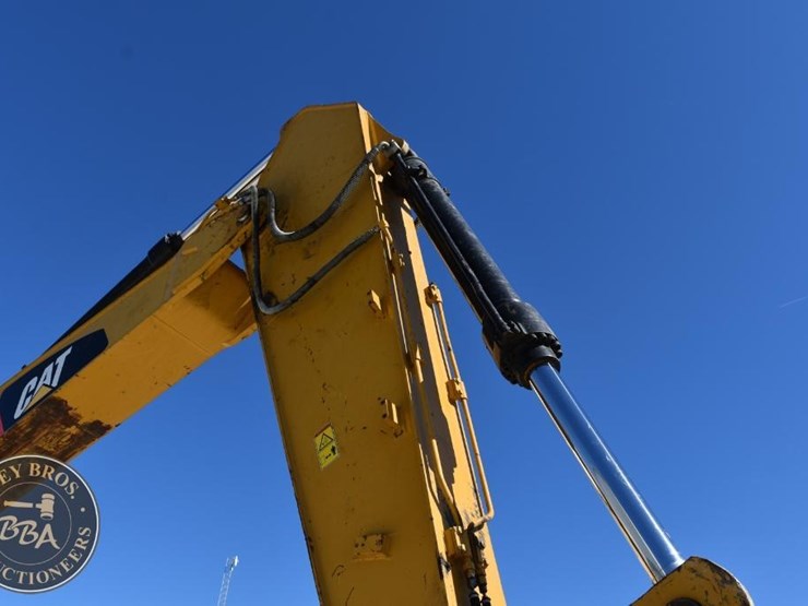 2018-caterpillar-326fl-image-30