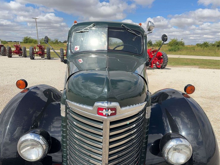 exceptional-international-kb-7-truck-with-fifth-wheel-hitch-image-10