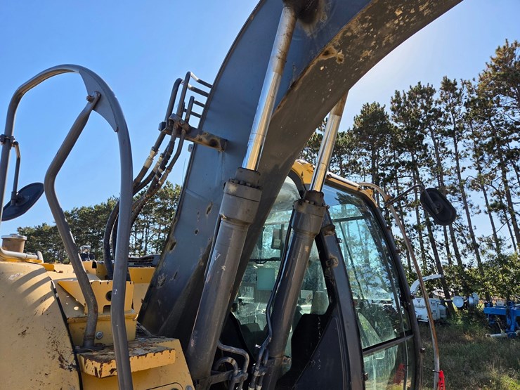 2011-deere-135d-image-20