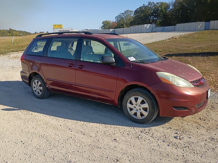 2006-toyota-sienna-image-10