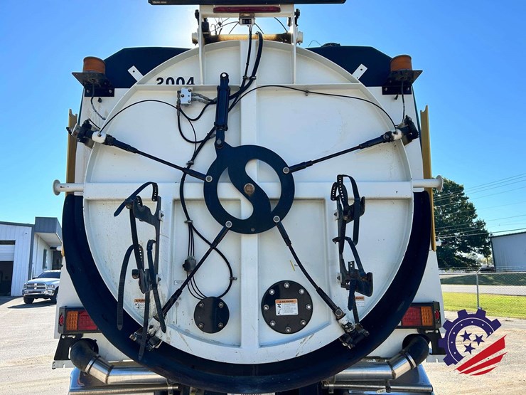 2019-freightliner-114sd-image-83