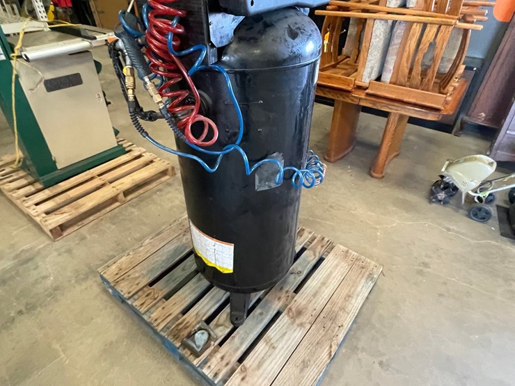 #4646-•-60-gallon-vertical-air-compressor-image-3