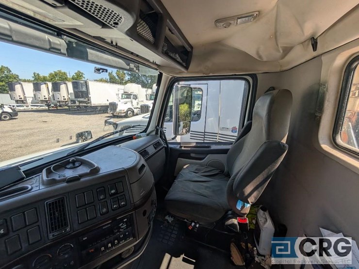 2018-volvo-10-image-19