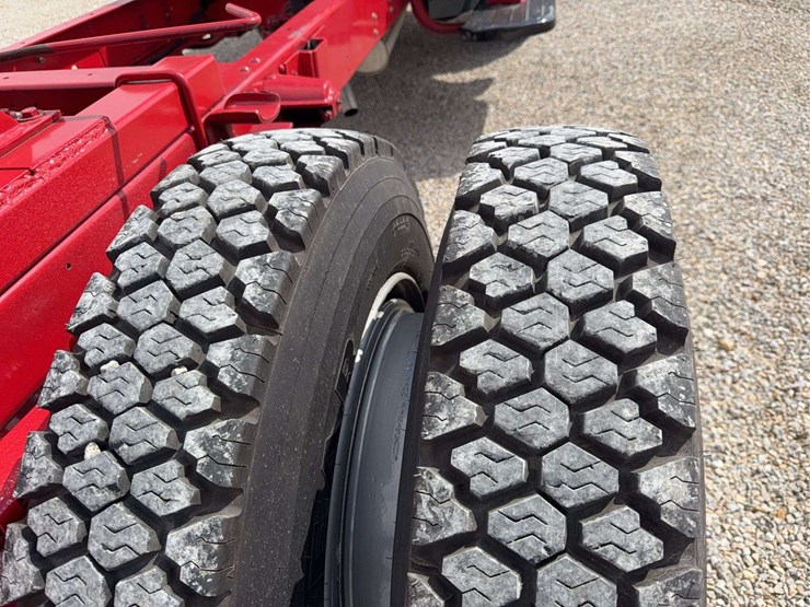 exceptional-international-kb-7-truck-with-fifth-wheel-hitch-image-53
