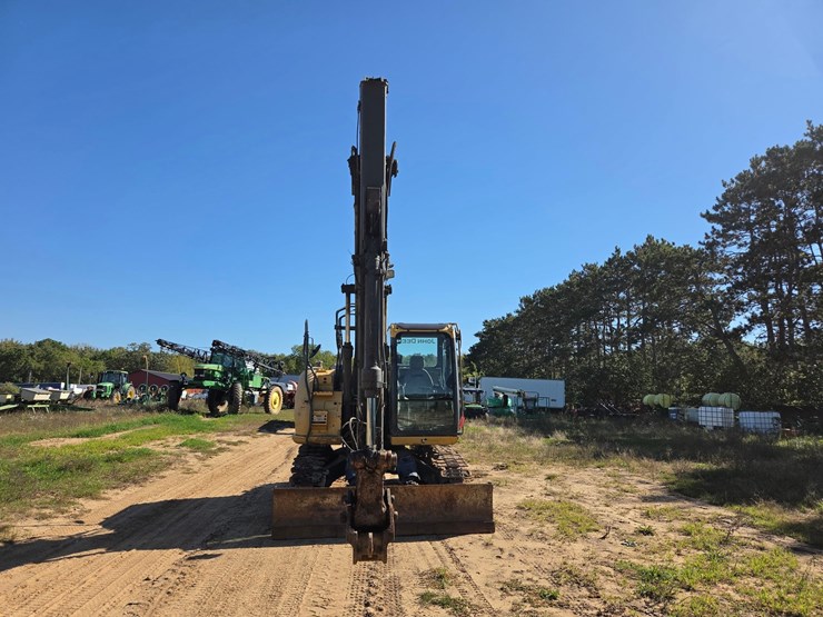 2011-deere-135d-image-8