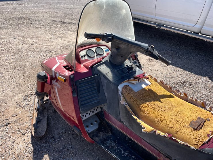 #2898-•-yamaha-venturo-snowmobile-image-18