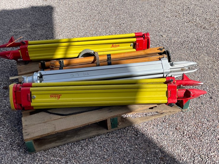 #4665-•-lot-of-surveying-tripods-image-6