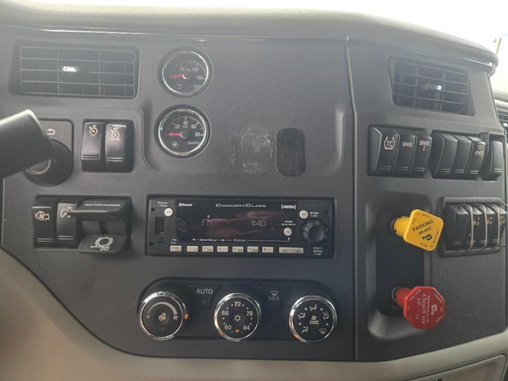 2020-peterbilt-579-image-53