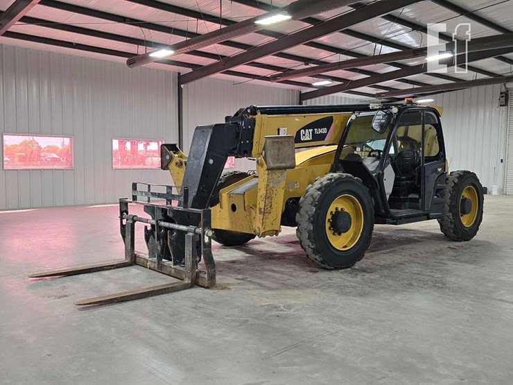 2018-caterpillar-tl943d-image-1