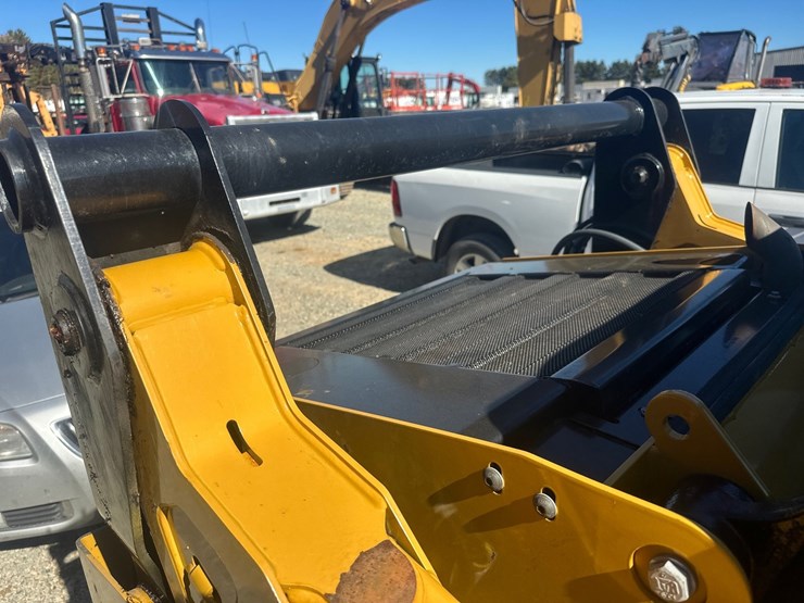 caterpillar-242d-image-23