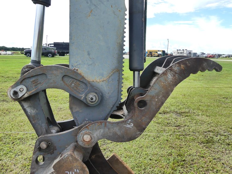 2015-deere-410l-image-15