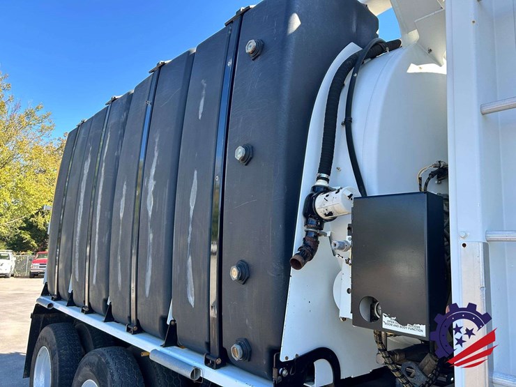 2020-peterbilt-567-image-88