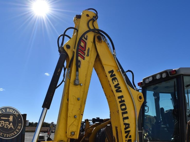 2013-new-holland-b110c-image-34