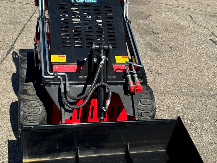 2026-unused-ft323tz-future-skid-steer-wheeler-loader-image-4