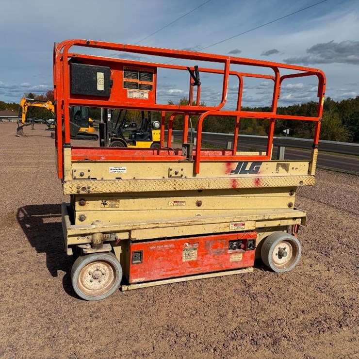 JLG 2033E