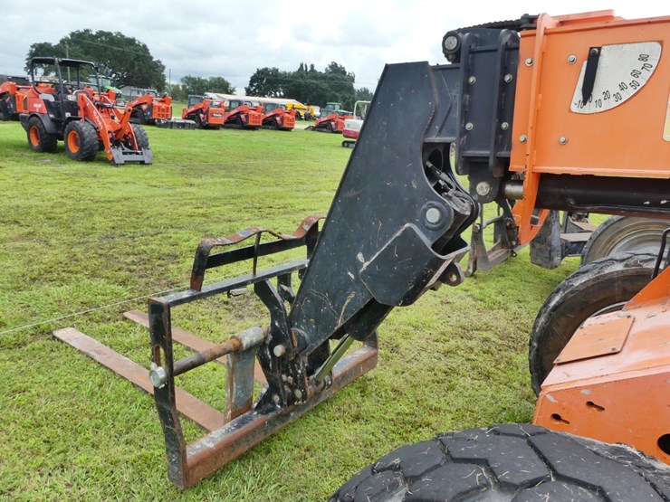 2019-jlg-6042-image-11