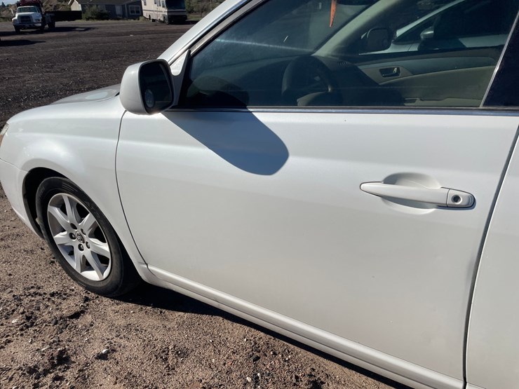 #2762-•-2005-toyota-avalon-(title-in-delay)-image-22