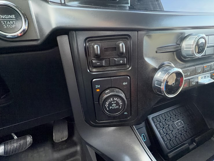 2024-ford-f150-xlt-image-32