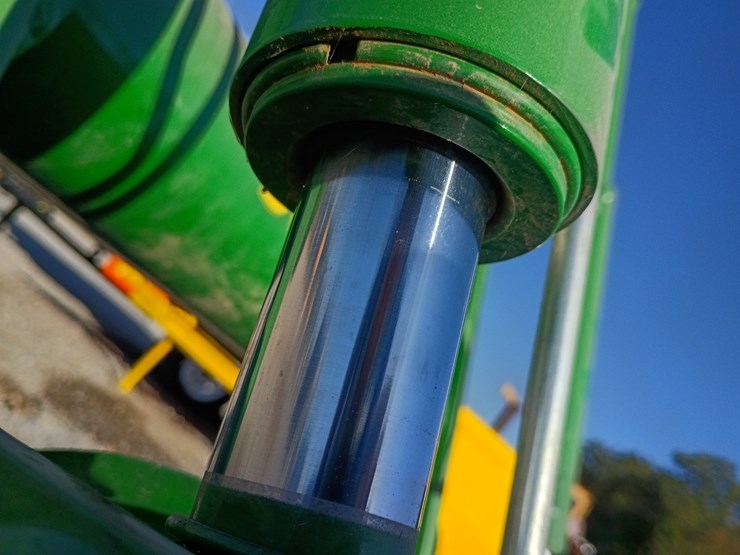 2023-john-deere-540m-image-16