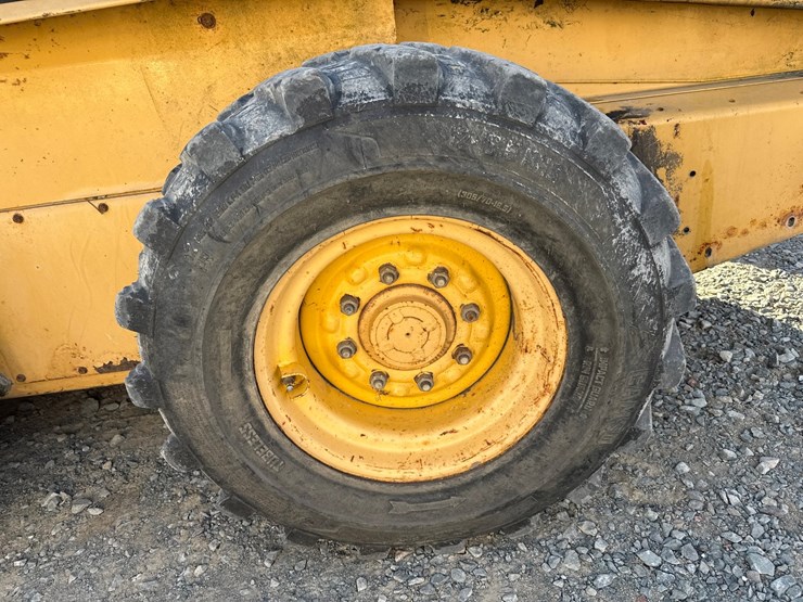 new-holland-lx885-image-46