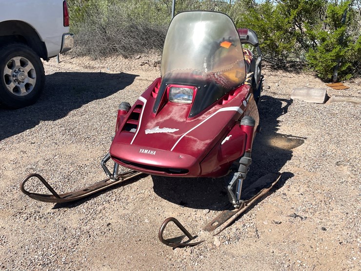 #2898-•-yamaha-venturo-snowmobile-image-2