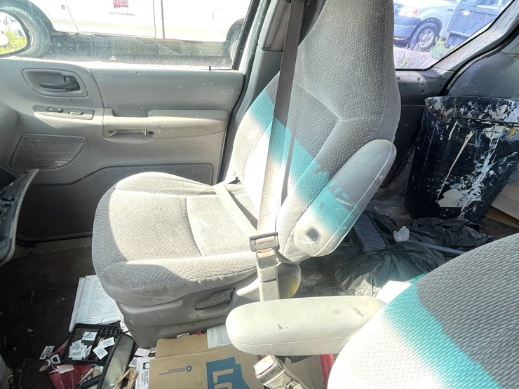 #2774-•-2001-ford-aerostar-van-(has-nm-title)(offsite-at-nmsu)-image-23