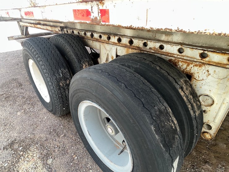 #2770-•-1966-hobbs-flatbed-trailer-(has-nm-title)(offsite-at-nmsu)-image-12