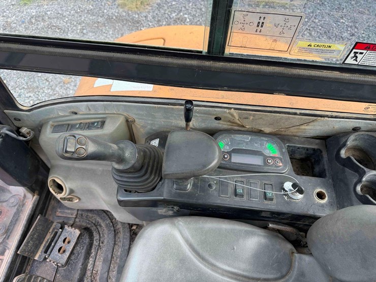 2017-case-cx26c-image-23