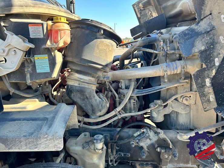 2019-freightliner-114sd-image-122