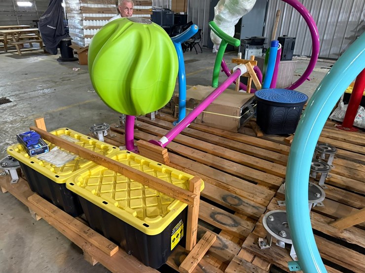 #42072-•-unused-splash-pads-image-2