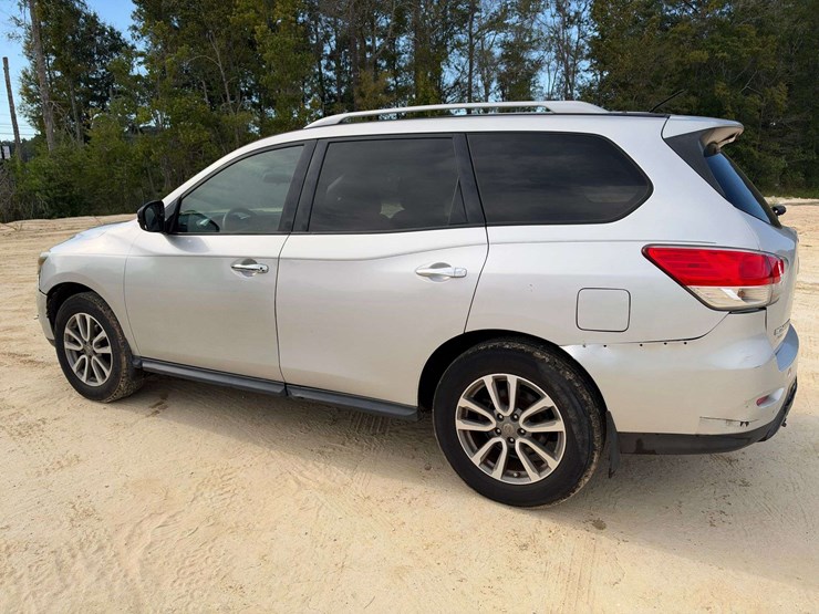 2015-nissan-pathfinder-image-2