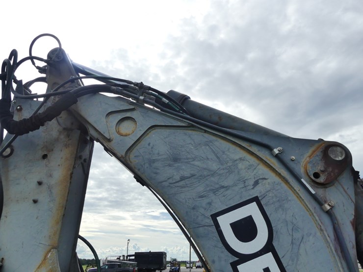 2015-deere-410l-image-12