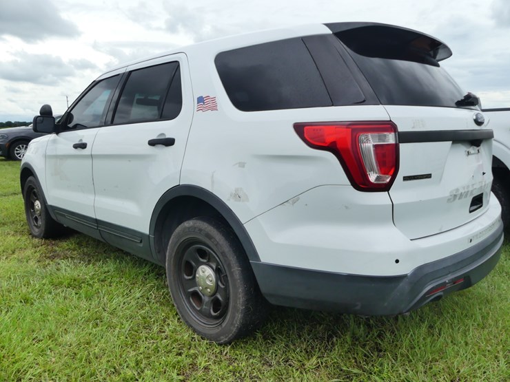 2016-ford-explorer-image-4