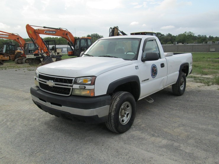 2006-chevrolet-2500hd-image-1